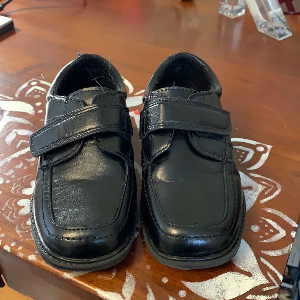 Boys size 9 dress shoes
